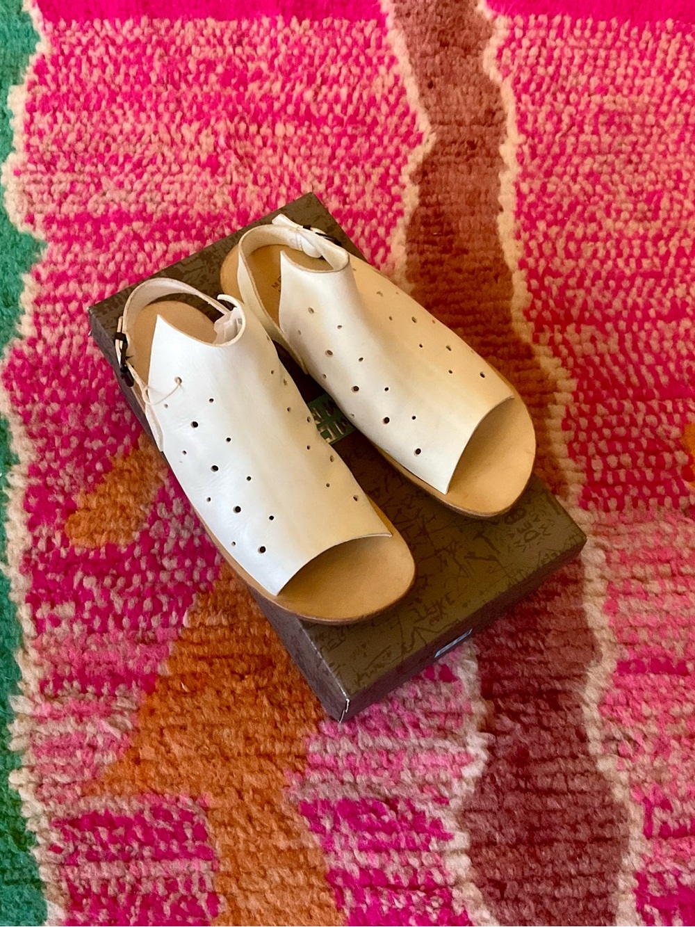 MOMA Pelle Cream Gladiator Leather Open-Toe Side Buckle Sandals, NWT, Sz41